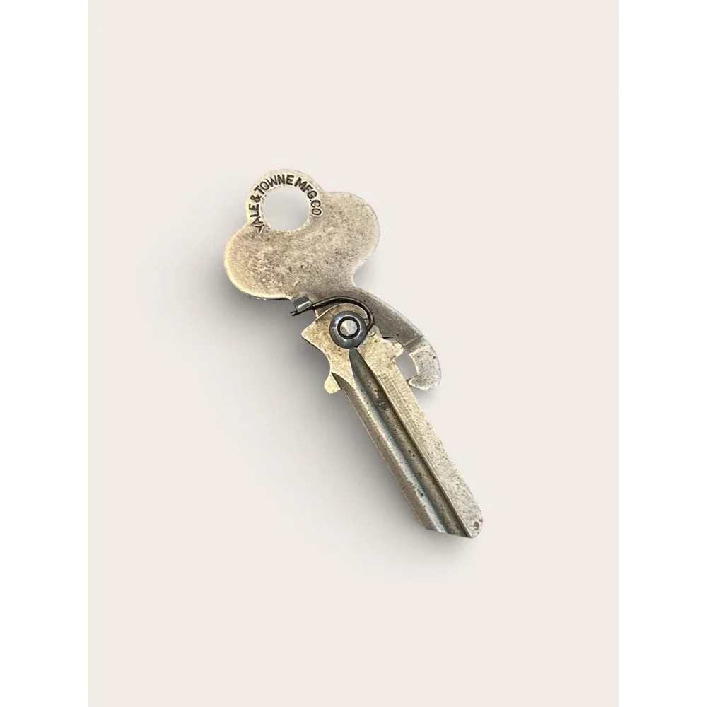 YALE & TOWNE -Vintage,Made in USA Postmaster HINGED KEY BLANK Uncut Brass